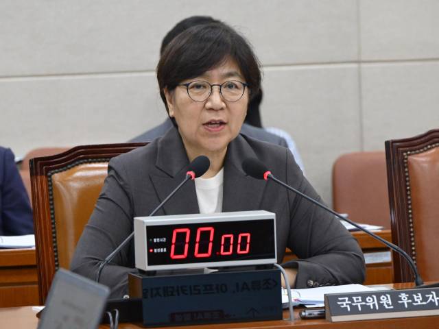 정은경 보건복지부 장관 후보자가 18일 서울 여의도 국회에서 열린 인사청문회에서 의원들의 질의에 답변하고 있다. 성형주 기자