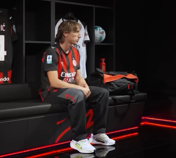 AC밀란 입단 인터뷰 중인 모드리치. 마르카 캡처