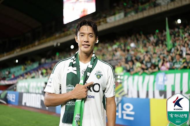 ▲ 전북현대는 19일 오후 7시 포항 스틸야드에서 열린 하나은행 K리그1 2025 22라운드에서 포항 스틸러스에 3-2로 승리했다. 전북은 전반전에 먼저 2골을 내준 뒤 후반에만 3골을 몰아치며 대역전극에 성공했다. ⓒ한국프로축구연맹