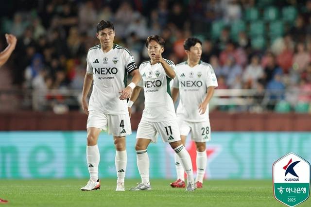 기뻐하는 전북현대 선수들. /사진=한국프로축구연맹 제공