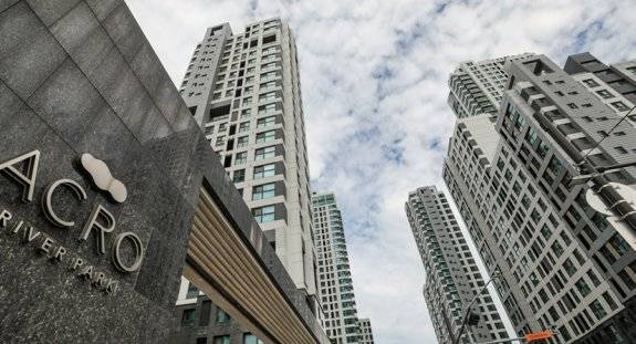 서울 서초구 반포동 아크로리버파크. 지난해 이 단지 펜트하우스 전용면적 234㎡가 180억 원에 거래됐다. 뉴시스