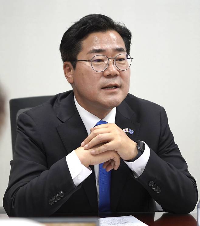 ▲&nbsp;더불어민주당 대표 선거에 출마한 박찬대(인천 연수구갑) 후보가 지난 18일 국회 의원회관에서 인천일보와 인터뷰를 진행하고 있다. /사진 제공=박찬대 의원실