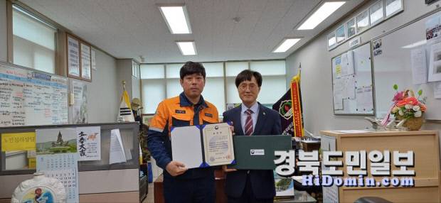 지난해 이성호씨가 국가보훈부 장관 표창장을 전수 받고 있다.