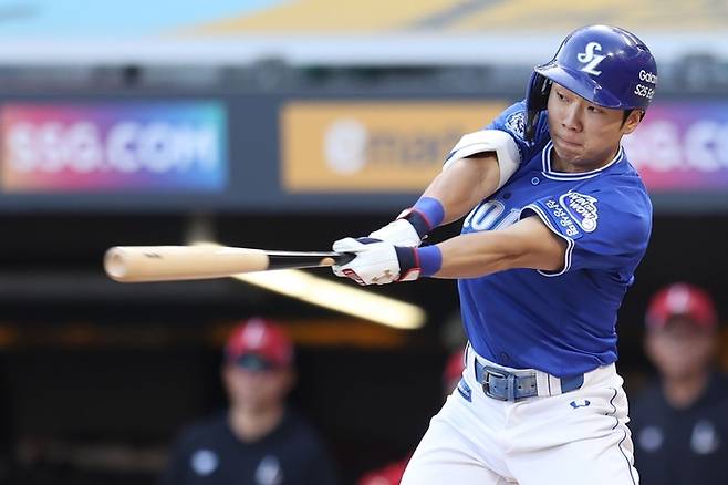 지난달 5일 인천 SSG랜더스필드에서 '2025 신한 SOL 뱅크 KBO리그' 삼성 라이온즈와 SSG 랜더스 경기에서 타격 중인 김지찬. <삼성 라이온즈 제공>