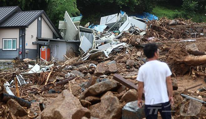 20일 오전 경남 산청군 산청읍 부리 산사태 현장에 지난 19일 폭우로 인한 산사태로 토사가 쌓여 있다. 2025.7.20/뉴스1 ⓒ News1 김도우 기자