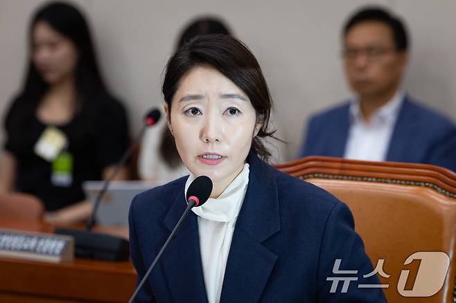 강선우 여성가족부 장관 후보자가 14일 서울 여의도 국회에서 열린 인사청문회에 출석해 의원 질의에 답하고 있다. 2025.7.14/뉴스1 ⓒ News1 유승관 기자