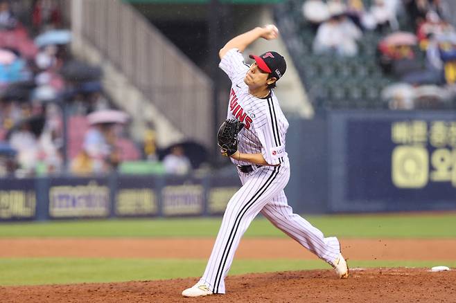 LG 김진성이 12일 잠실구장에서 열린 2025 KBO리그 두산전에서 역투하고 있다. 사진 | LG 트윈스