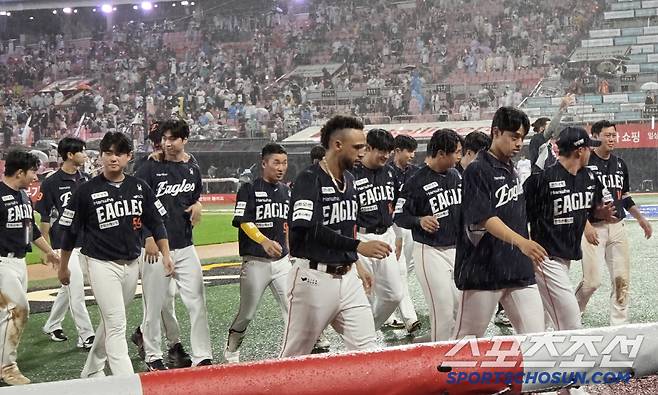 8연승 한화, '하늘도 돕는 한화의 강우콜드승'