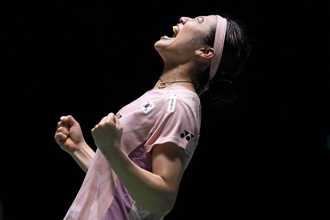 TOPSHOT - South Korea?s An Se-young celebrates her victory against China's Wang Zhiyi during their women's singles final match on the final day of the Japan Open badminton tournament at Tokyo Gymnasium in Tokyo on July 20, 2025. (Photo by Yuichi YAMAZAKI / AFP)<저작권자(c) 연합뉴스, 무단 전재-재배포, AI 학습 및 활용 금지>