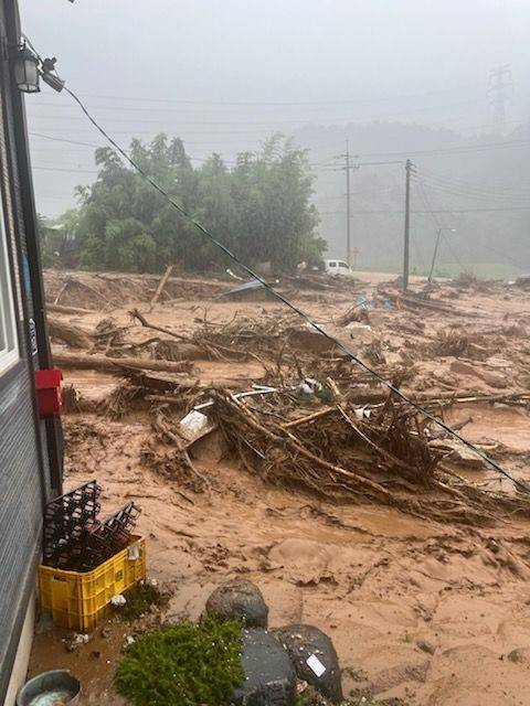 19일 경남 산청군 산청읍 부리 마을에 폭우와 산사태로 일부 주택이 파손돼 있다. 연합뉴스