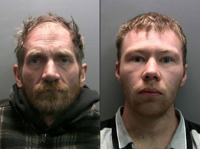 '로빈 후드' 나무를 벤 혐의를 받는 대니얼 그레이엄(왼쪽)과 애덤 커러더스. AFP 연합뉴스