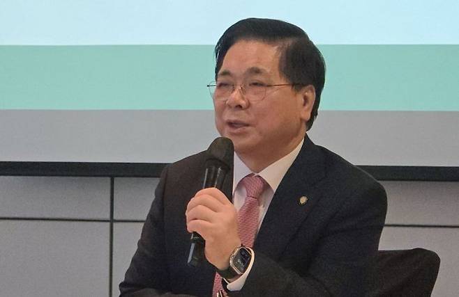 이영훈 여의도순복음교회 담임 목사가 3월 11일 서울의 한 호텔에서 열린 기자 간담회에서 발언하고 있다. 연합뉴스