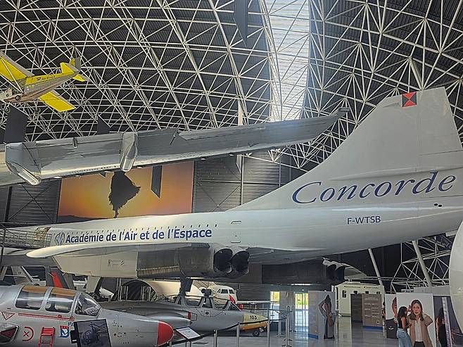 프랑스 툴루즈 인근 블라냐크에 있는 항공박물관 '에어로스코피아(AEROSCOPIA)'에 전시 중인 콩코드 여객기. 관람객이 여객기 내부를 직접 살필 수 있게 했다./툴루즈=이종현 기자