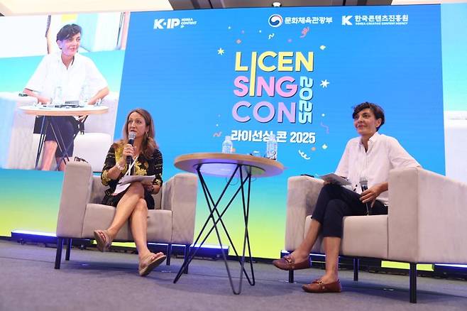 라이선싱 콘 2025에서 기조강연에 나선 레일라 루미 부사장(오른쪽)