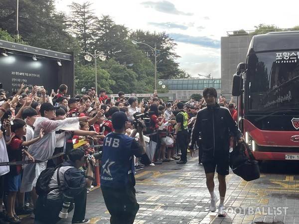 기성용(오른쪽, 포항스틸러스). 김희준 기자