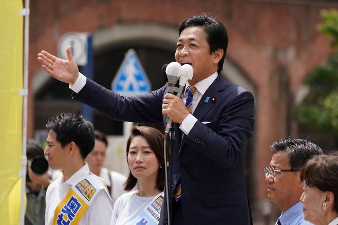 다마키 유이치로 국민민주당 대표가 지난 3일 거리 유세를 벌이고 있다. AFP 연합뉴스