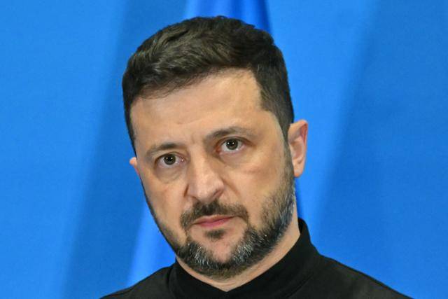 볼로디미르 젤렌스키 우크라이나 대통령이 10일 이탈리아 로마에서 열린 2025 우크라이나 복구 회의에서 기자회견을 하고 있다. 로마=AFP 연합뉴스