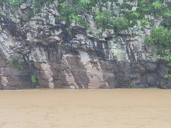 19일 오전 반구대 암각화가 물에 잠기기 시작했다. 사진 울산시