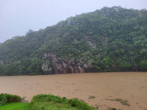 19일 오전 반구대 암각화가 물에 잠기기 시작했다. 사진 울산시
