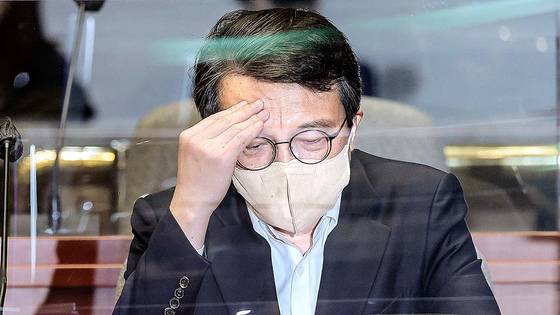 2002년 11월 서울 여의도 국회에서 열린 더불어민주당 의원총회에 김의겸 의원이 참석해 있다. 김성룡 기자