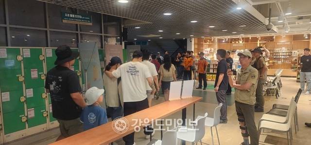 ▲ 20일 오후 3시 50분쯤 갑자기 운행이 중단돼 공중에 매달렸던 탑승객들이 이날 오후 8시 13분 모든 탑승객들이 안전하게 도착했다.  김주현 기자