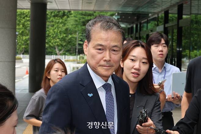 김영호 통일부 장관이 참고인 신분으로 20일 서울 서초동 내란특검 사무실이 있는 서울 고검으로 출석하고 있다. 이준헌 기자