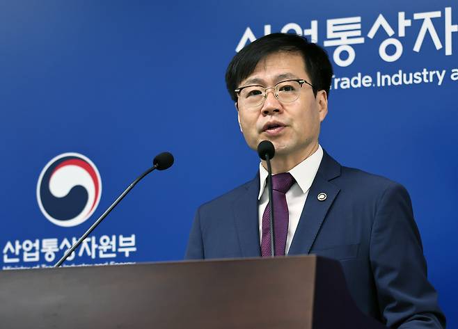 여한구 산업통상자원부 통상교섭본부장이 14일 정부세종청사에서 한미 통상협의 관련 브리핑을 하고 있다. 연합뉴스