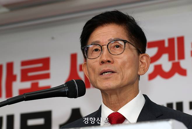 국민의힘 대선 후보였던 김문수 전 고용노동부 장관이 20일 서울 영등포구 국민의힘 당사에서 당대표 출마선언 기자회견을 하고 있다. 권도현 기자