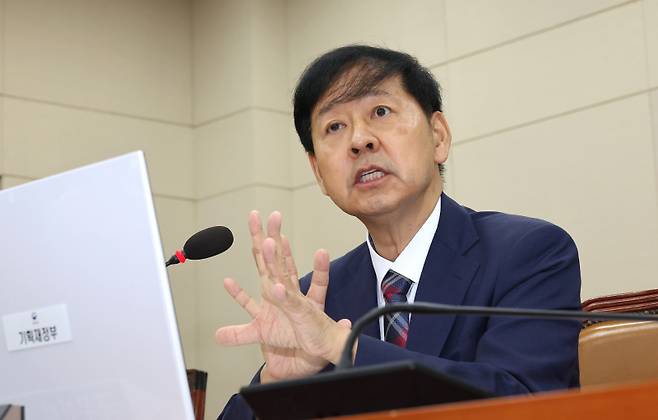 구윤철 경제부총리 겸 기획재정부 장관 후보자가 17일 국회 기획재정위원회에서 열린 인사청문회에서 의원 질의에 답변하고 있다. 연합뉴스