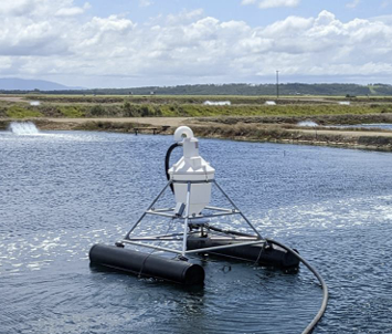 AQ1시스템즈가 새우 양식장에 공급하고 있는 사료 자동급이기. 수중청음기에서 들리는 새우 턱 부딪히는 소리를 AI로 분석해 적절한 시점에 사료를 자동으로 공급한다.<사진=회사 웹사이트>