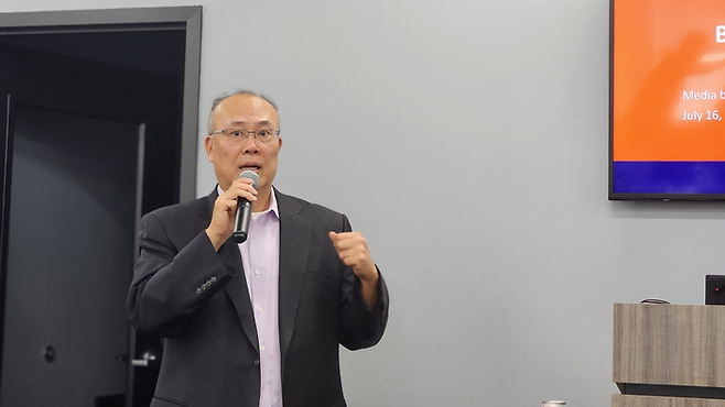 데이비드 김 한화 필리조선소 최고경영자(CEO)가 지난 16일(현지시간) 미 펜실베이니아주 필라델피아의 필리조선소에서 열린 한국 특파원단과의 간담회에서 발언하고 있다. 2025.7.16.  [사진 = 연합뉴스]