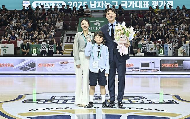 [서울=뉴시스] 남자 국가대표팀 은퇴식을 가진 박찬희. (사진=대한민국농구협회 제공) *재판매 및 DB 금지