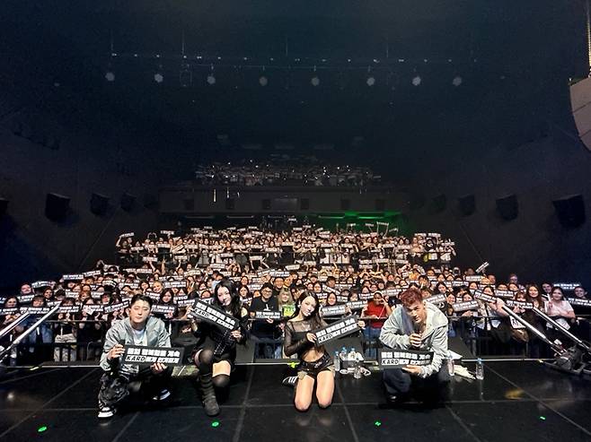 혼성그룹 카드가 19일 서울 서대문구 예스24 원더로크홀에서 2025 월드 투어 '드리프트' 서울 공연을 마쳤다. 카드 공식 트위터