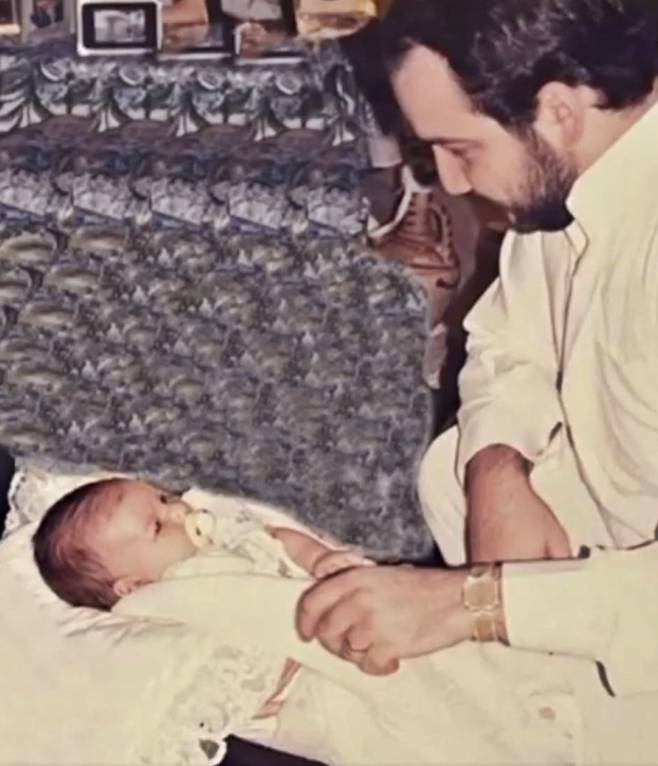 ‘잠자는 왕자’로 알려진 알 왈리드 빈 칼리드 빈 탈랄 알사우드(36) 사우디아라비아 왕자가 20년 혼수상태 끝에 19일(현지시간) 사망했다. 사진은 생전 고인과 아버지. 2025.4.22 엑스