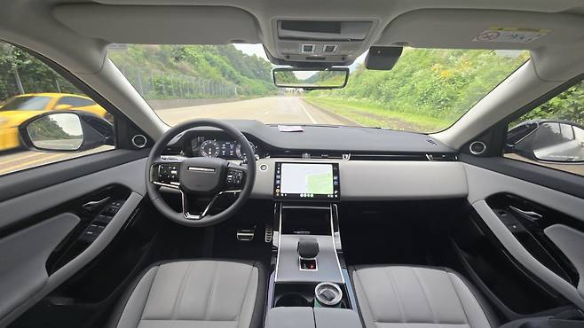 뉴 레인지로버 이보크&nbsp; 인테리어. 원성열 기자 serenowon@gmail.com