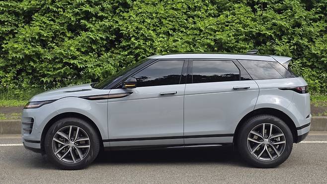 뉴 레인지로버 이보크&nbsp; 측면 디자인. 원성열 기자 serenowon@gmail.com