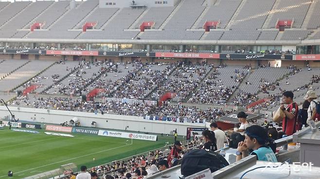 울산 HD 팬들은 저조한 팀 상황과 그에 대한 뚜렷한 대책을 마련하지 못한 구단을 성토하기 위해 ‘응원 보이콧’을 결정했다. 20일 서울월드컵경기장에서 열린 FC서울과의 K리그1 22라운드 원정경기가 출발이다. 상암｜남장현 기자