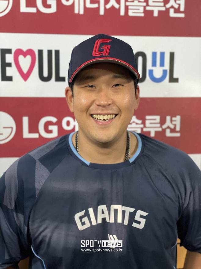 ▲ 롯데 포수 유강남. 유강남은 19일 잠실 LG전에서 2루타 2개와 2타점으로 활약했다. 데이비슨과 호흡을 맞춘 최근 2경기에서 모두 팀을 승리로 이끌었다는 점도 의미가 있었다. ⓒ 신원철 기자