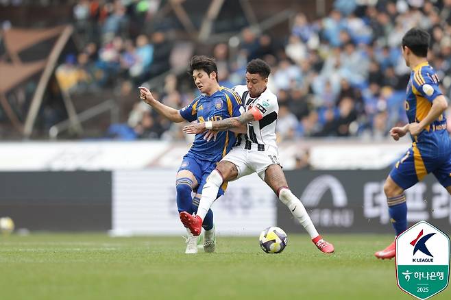 지난 4월 울산문수축구경기장에서 열린 울산 HD와 FC서울의 경기 모습. /사진=한국프로축구연맹 제공