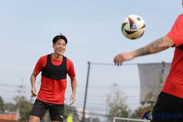 홍윤상(왼쪽). /사진=한국프로축구연맹 제공