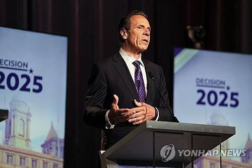 뉴욕시장 예비선거 후보 토론회의 쿠오모 [EPA 연합뉴스 자료사진. 재판매 및 DB 금지]