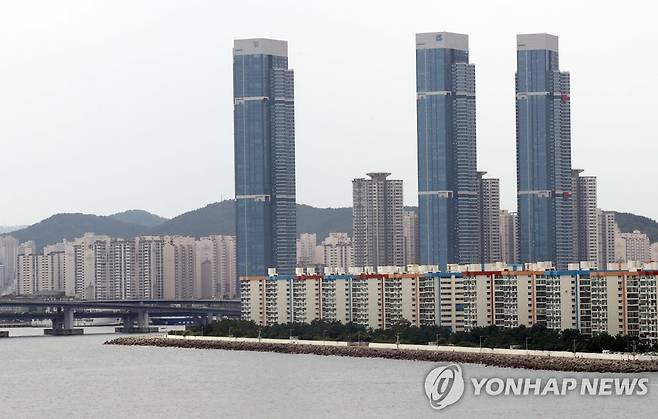 부산 수영구 남구 아파트 [연합뉴스 자료 사진]