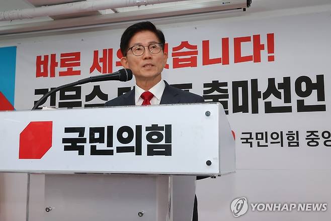 당 대표 출마 선언하는 김문수 (서울=연합뉴스) 김주형 기자 = 국민의힘 김문수 전 대선후보가 20일 서울 여의도 당사에서 당 대표 출마선언을 하고 있다. 2025.7.20 kjhpress@yna.co.kr