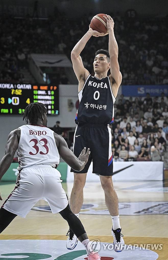 하윤기 점프슛 (서울=연합뉴스) 20일 경기도 안양정관장아레나에서 열린 하나은행 초청 2025 남자농구 국가대표 평가전 카타르와의 경기에서 하윤기가 슛을 하고 있다. 2025.7.20  [대한민국농구협회 제공, 재판매 및 DB 금지] photo@yna.co.kr