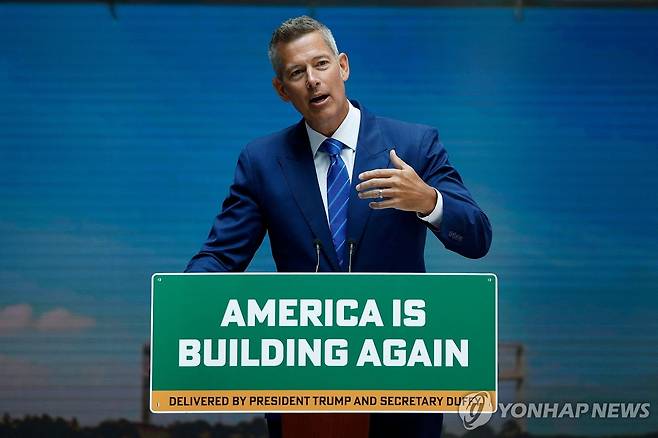 숀 더피 미 교통장관 [AFP=연합뉴스. 재판매 및 DB 금지]