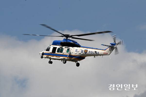 지난 20일 새벽에 내린 집중호우로 가평군 일대가 큰 수해 피해를 입은 가운데, 21일 가평 지역 곳곳에서 복구 작업이 진행되고 있다. 2025.7.21 /최은성기자 ces7198@kyeongin.com