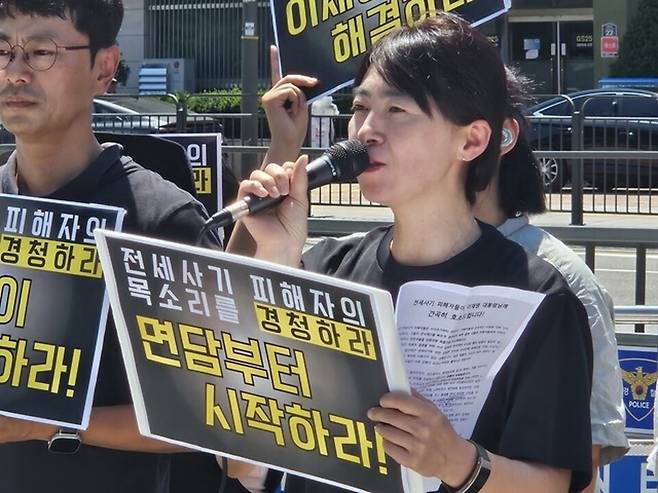 ▲&nbsp;지난 10일 서울 용산 대통령실 앞에서 열린 기자회견에서 박순남 인천 미추홀구 전세사기 피해대책위 부위원장이 발언하고 있다. /사진제공=참여연대