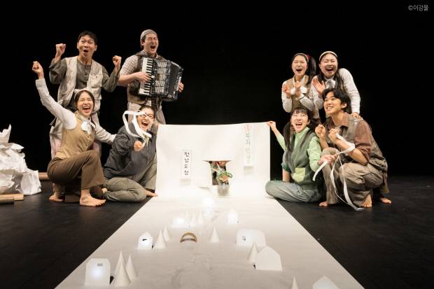 국립아시아문화전당(ACC) 창·제작 연극 ‘시간을 칠하는 사람’이 영국 에든버러 프린지 페스티벌 무대에 오른다. ACC재단 제공
