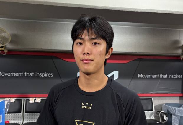 KIA 타이거즈 이의리가 지난 20일 광주-기아 챔피언스 필드에서 열린 2025 신한 SOL뱅크 KBO리그 NC 다이노스와의 홈 경기를 마친 뒤 인터뷰 하고 있다. 민현기 기자