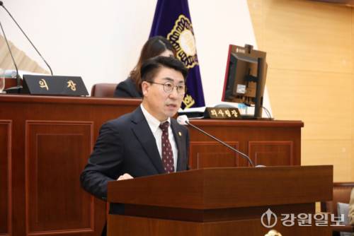 김재구 삼척시의원이 21일 폐광지역 경제회생 대책마련을 촉구하는 자유발언을 하고 있다.